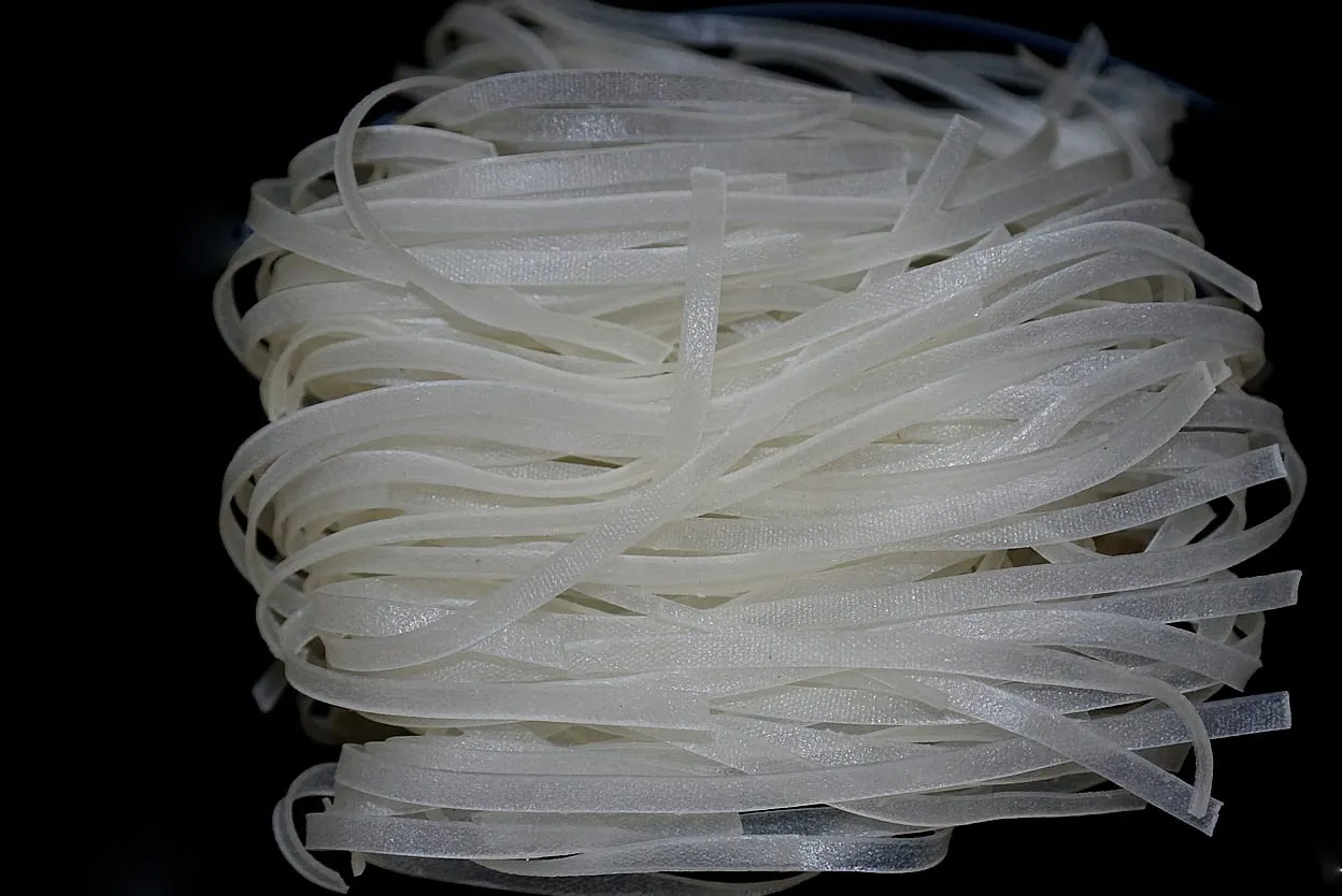 Getrocknete breite Bánh-Phở-Reisbandnudeln
