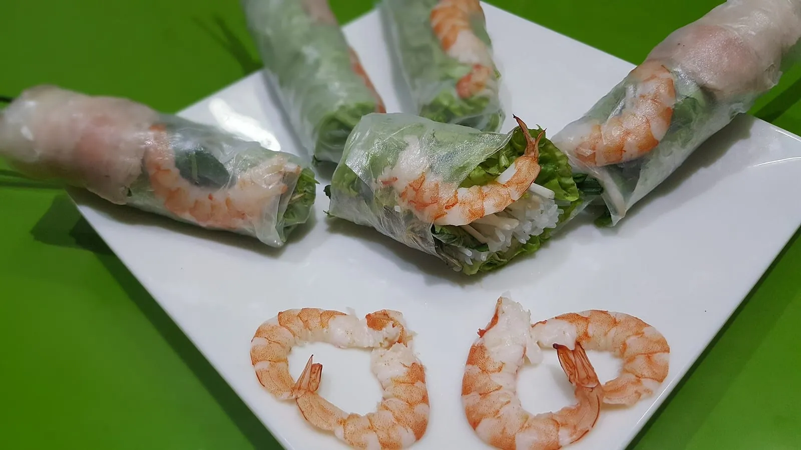 Gỏi cuốn — frische vietnamesische Sommerrollen mit Garnelen